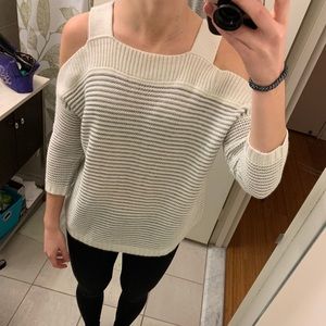 Jessica Simpson sweater